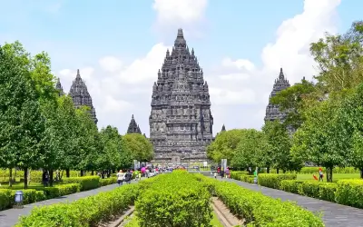 Paket Edukasi: Candi Prambanan, Taman Pintar, Monjali, Malioboro